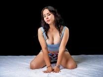 LucyFoxx - Jugendlicher Charme