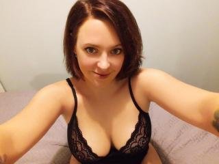 HotBlanca  Hallo Jungs, wer ist mit mir ? ich bin eine nette Frau für die das Camen ein Neuland ist aber ich bin offen und immer bereit neue Dinge kennen zu lernen. Ich bin gerne in sexy Unterwäsche und auch nackt