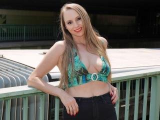 NatalieAlba  Ich bin eine Milf mit polnischen Wurzeln und ich bin ständig auf der Suche nach dem ultimativen Kick. Mich macht es total an, wenn Du mir zusiehst, wie ich es mir vor der Cam bis zum Orgasmus selber besorge.