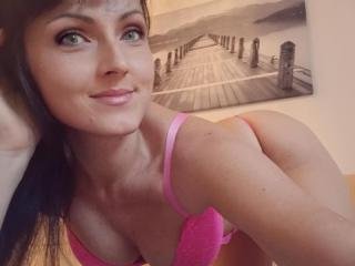 SquirtClaire  Hallo, ich bin Claire! Willkommen auf meinem Profil.Schön das Du gerade meins ausgesucht hast um geilen Spaß zu haben.Ich liebe den Sex über alles, Dirty Talk und sexy Dessous. Komm zu mir, um Deine Träume zu erfüllen..freue mich auf Dich Kuss