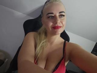 HornyVicky  Hallo Männer! Ich bin sexsüchtig und stehe total auf irren Sex!! Wenn Du Bock auf Sex hast und 100 % auf Spass stehst, dann besuch mich unbedingt im Chat! Oh... schau mal! Bin gerade online! Also, auf was warten wir noch? Meine Hammertitten und mein nackter, geiler Körper warten auf deine Zunge.. ;)