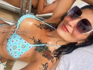 KarolynRoss  Ich bin eine sexy, sinnliche und interessante Latina. Ich liebe es, neue Leute kennenzulernen und interessante und pikante Gespräche zu beginnen. Das größte Vergnügen, das ich habe, ist es, anderen zuzusehen, während ich sie in die Ekstase bringe. Besonders Fetische und Dominanz erregen mich.