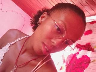 AlicaXArt  Ehrlich gesagt, bin ich so einsam in dieser großen und hässlichen Welt. Ich bin hier, um einige magische Verbindungen zu finden, verstehst du. Sei sanft zu mir und ich werde deine einzige Frau für dich sein.