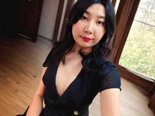 SoftLaGirl  Schön, charmant, sinnlich, sexy, glamourös. Ich liebe heißen erotischen Sex, sei es die langsame Bewegung deines Körpers neben meinem oder das pulsierende Pochen meines Sweet Spots. Weißt du, ich habe mehrere sehr angenehme Sweet Spots. Ich denke, du weißt, was ich meine...