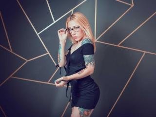 MillyInk  Hallo ihr Lieben! Ich bin Milly_Ink, eine temperamentvolle, leidenschaftliche und unbeschwerte Rockerin, die für das Rampenlicht und gute Laune lebt. Musik ist meine Bühne, und ich teile meine Welt der Selbstentfaltung und Selbstbestimmung mit euch.