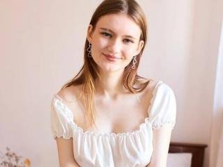 MaryShum  Lass mich dir ein kleines Geheimnis verraten. Ich kann einfach nie genug bekommen. Ich will immer mehr und mehr und mehr. Ja, du hast Recht, ich bin so verdammt heiß!