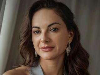 LustySin  Süß, intelligent und ein bisschen wild. Ich liebe es, dich zu necken, zu lachen und dir das Gefühl zu geben, begehrt zu werden. Lass uns jeden gemeinsamen Moment genießen.