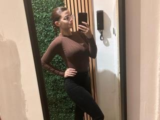 Janemeys  Ich tanze gerne sinnlich und spiele mit meinen Brüsten.